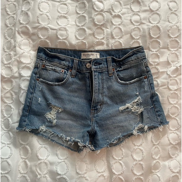 Abercrombie & Fitch, The Mom Short High Rise, Medium Destroyed, Size 27/4 - Picture 5 of 5
